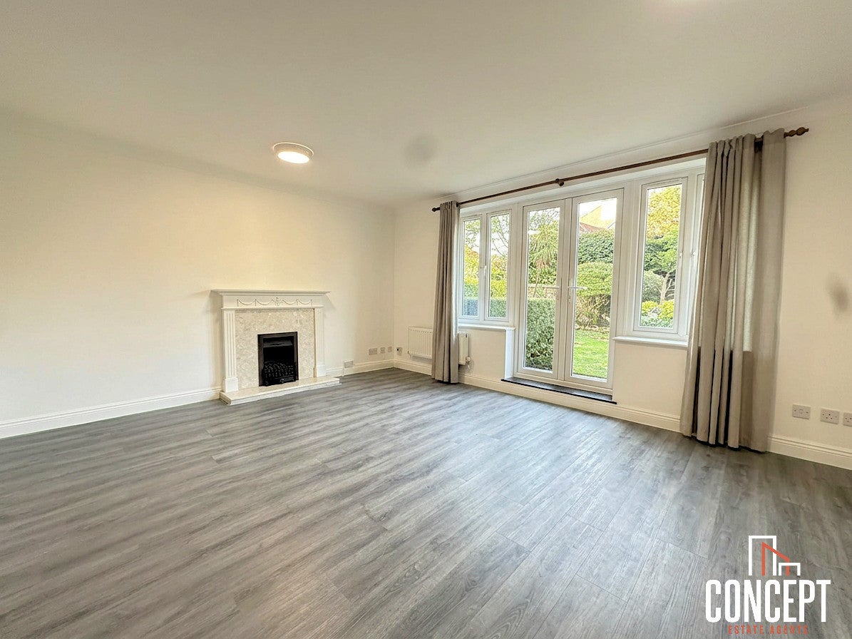 Flat Nursery Road in Greater London