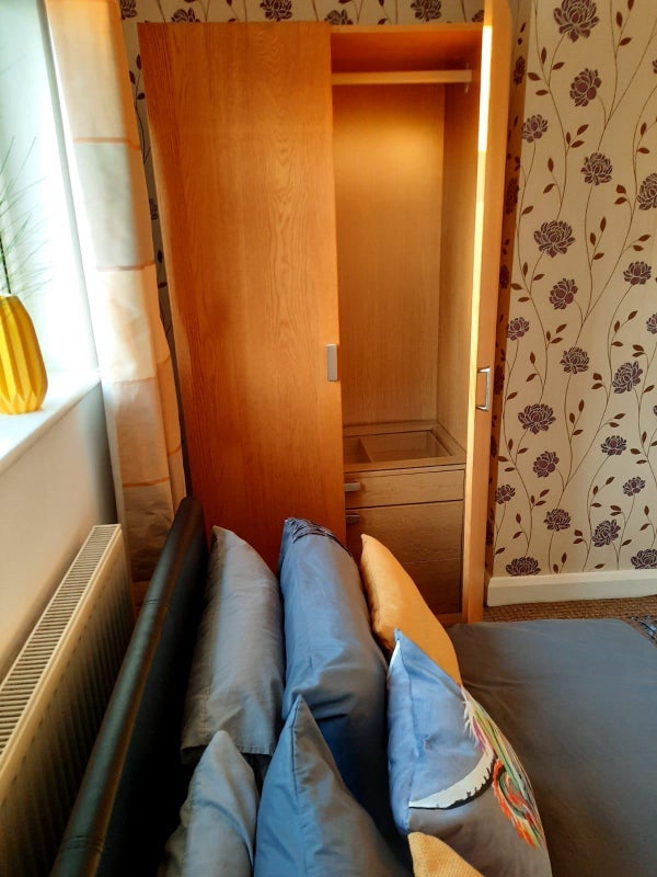 Room St. George's Crescent in Slough