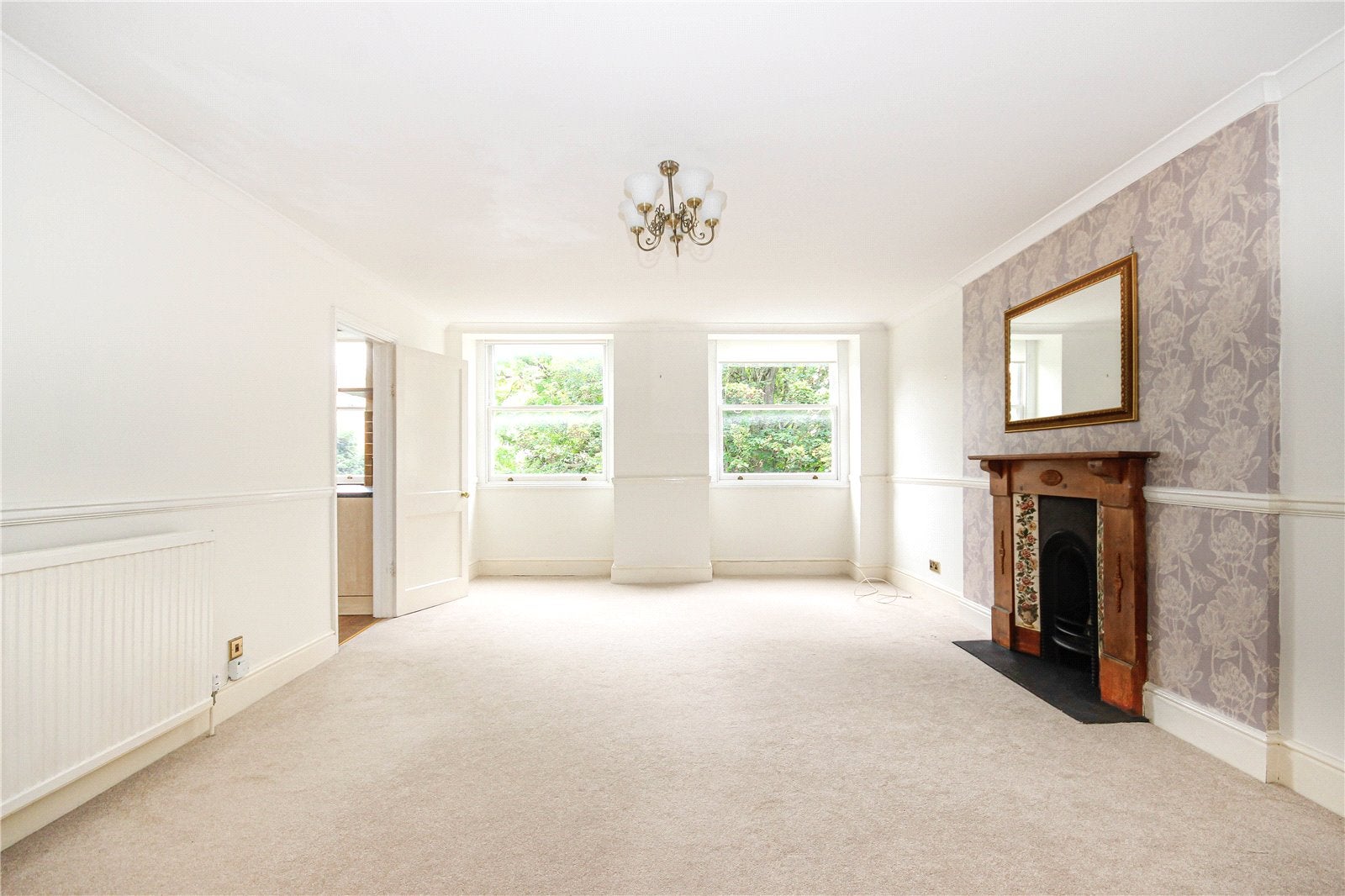 Flat Caledonia Place in Bristol