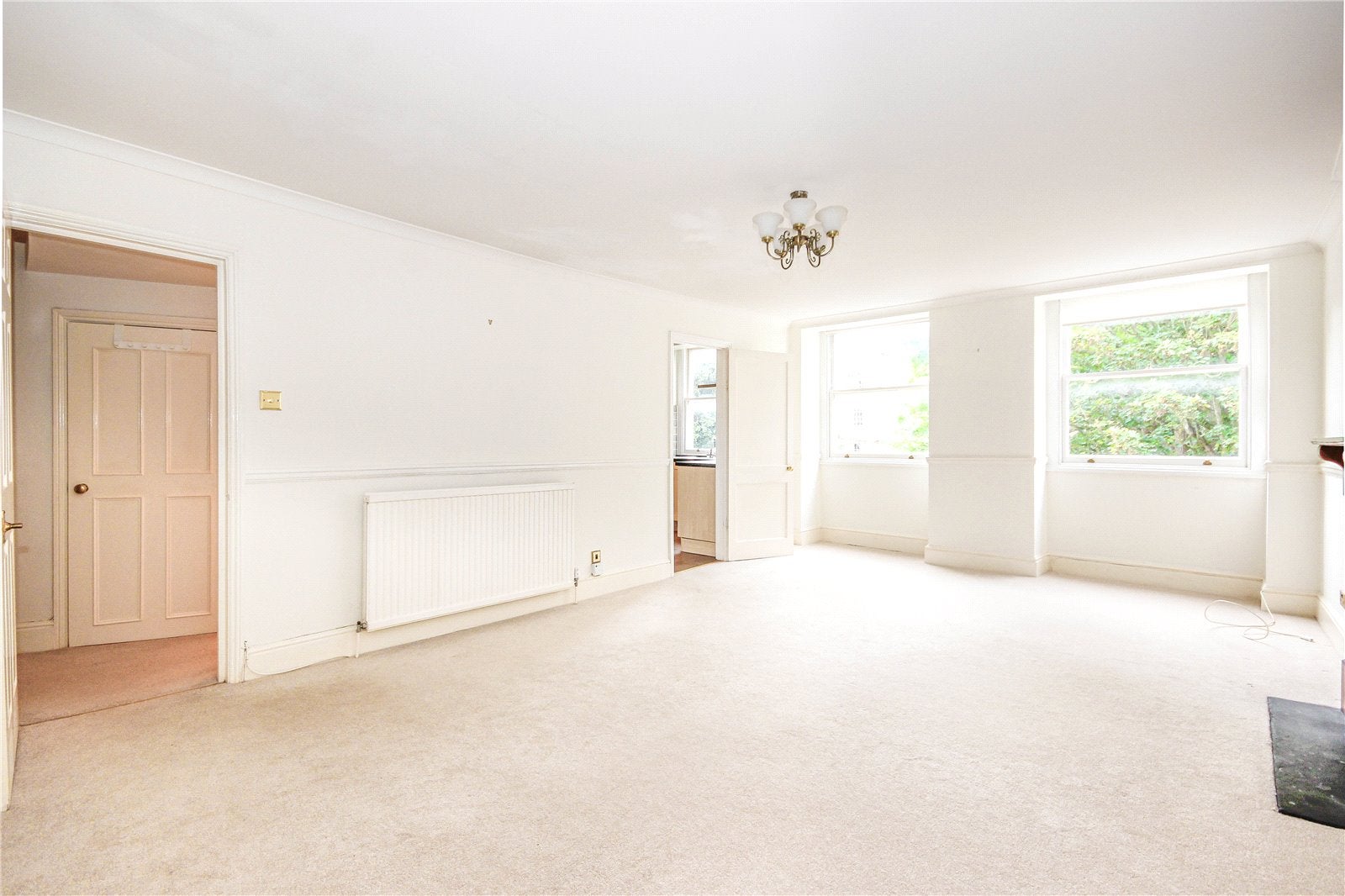 Flat Caledonia Place in Bristol