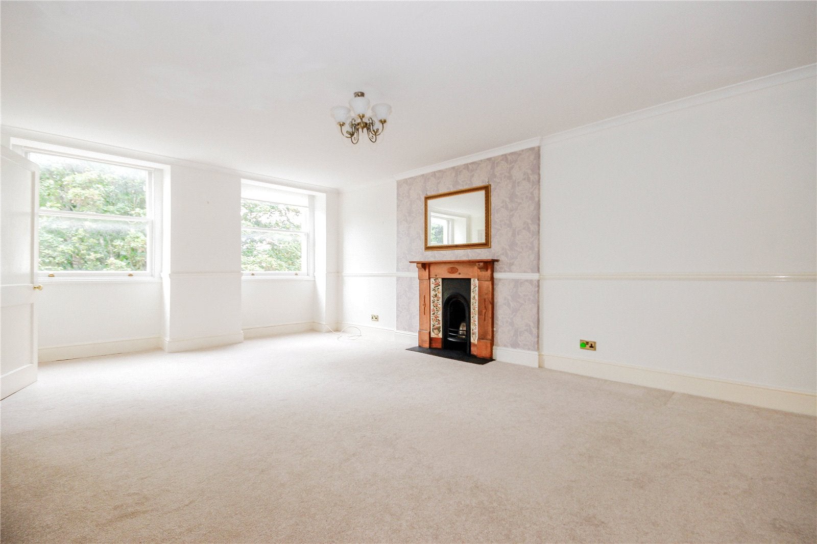 Flat Caledonia Place in Bristol
