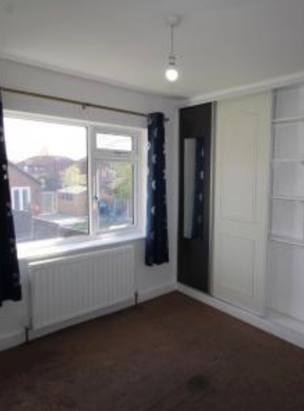 Room Dickins Road in Warwick