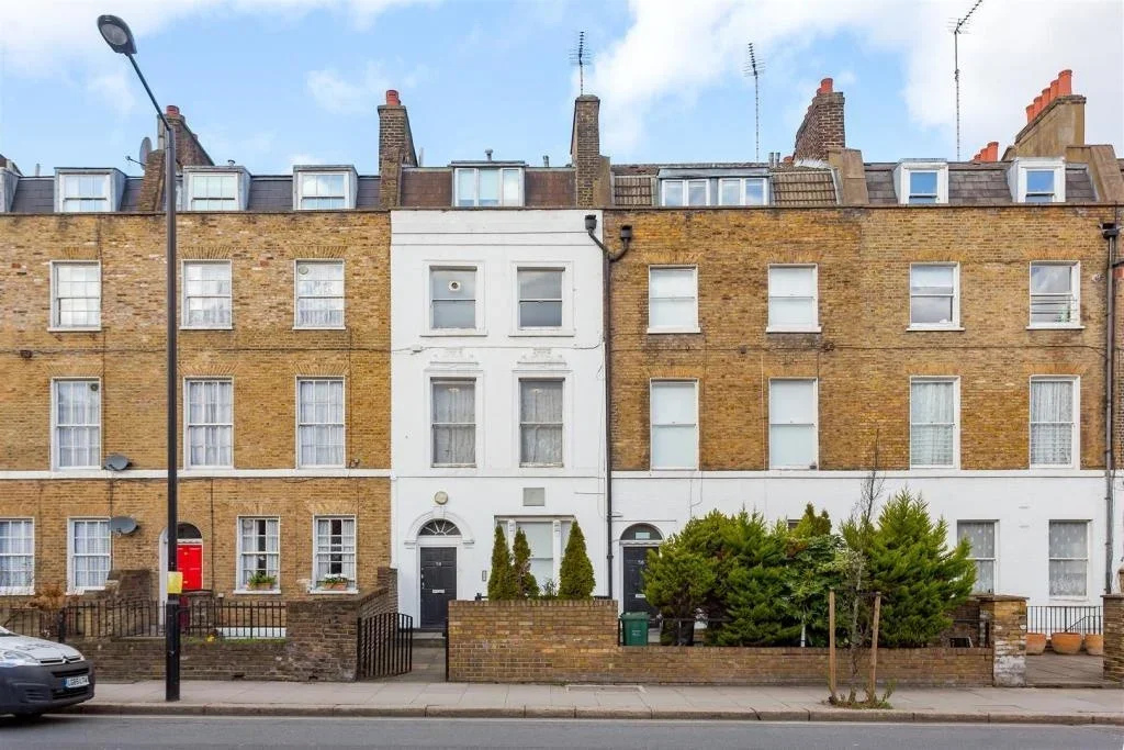 Flat Crowndale Road in Greater London