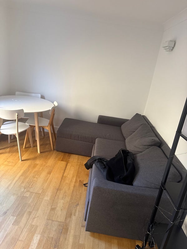 Room Brixton Road in Greater London