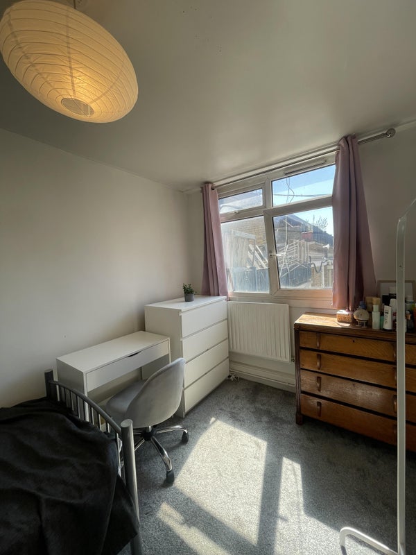 Room Aytoun Road in Greater London