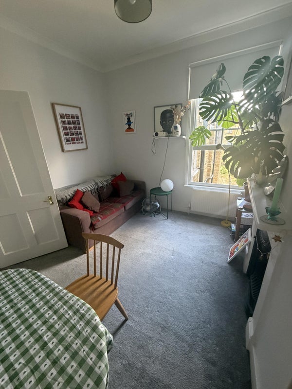 Room Dundalk Road in Greater London