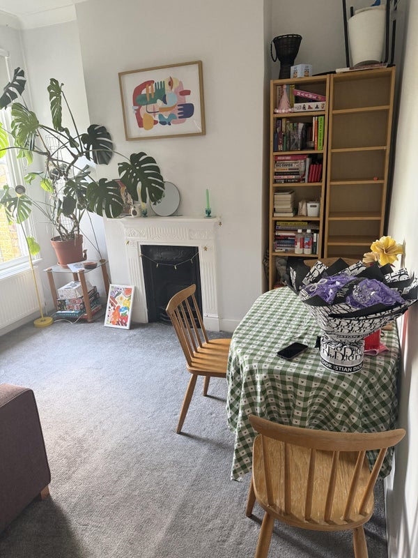 Room Dundalk Road in Greater London