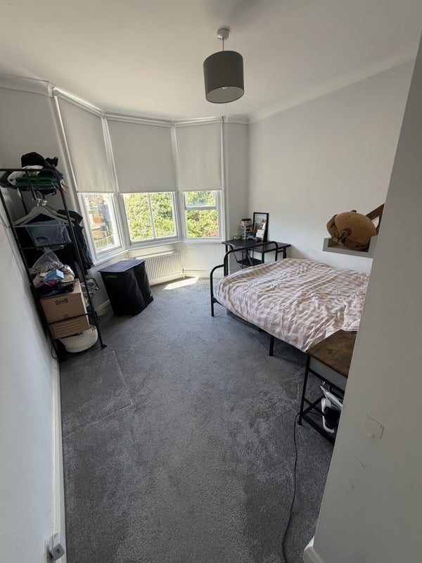 Room Dundalk Road in Greater London