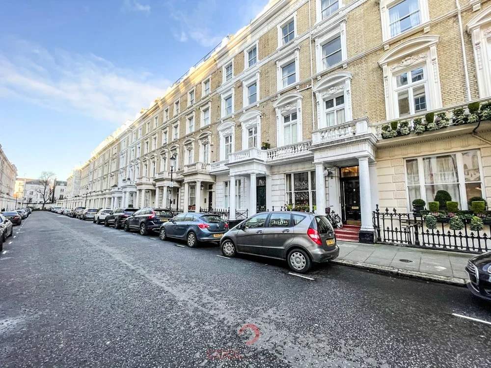 Flat Clanricarde Gardens in Greater London