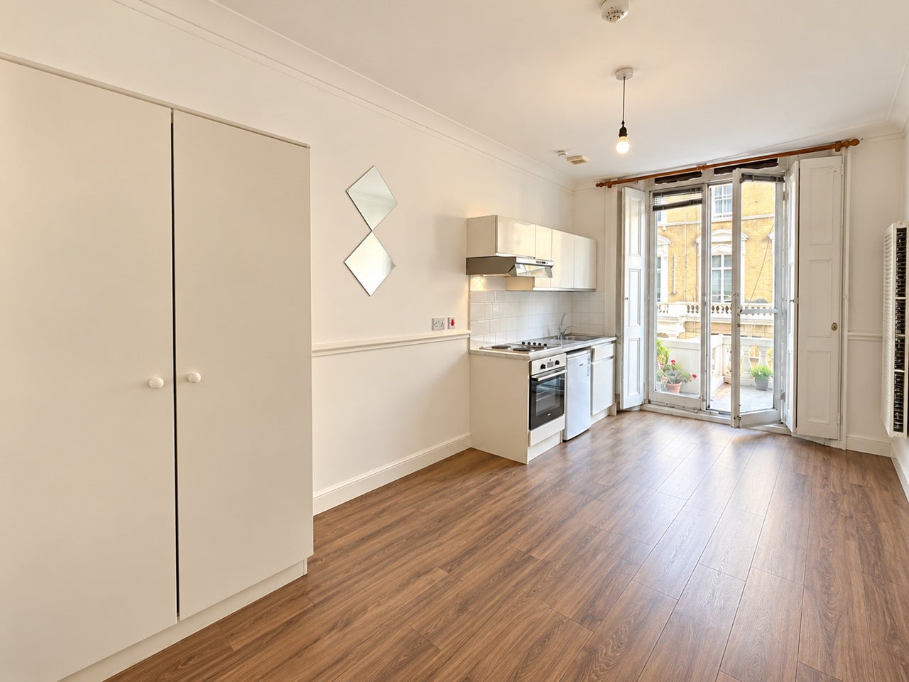 Flat Clanricarde Gardens in Greater London
