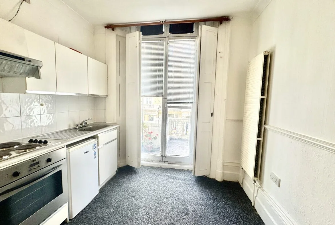 Flat Clanricarde Gardens in Greater London