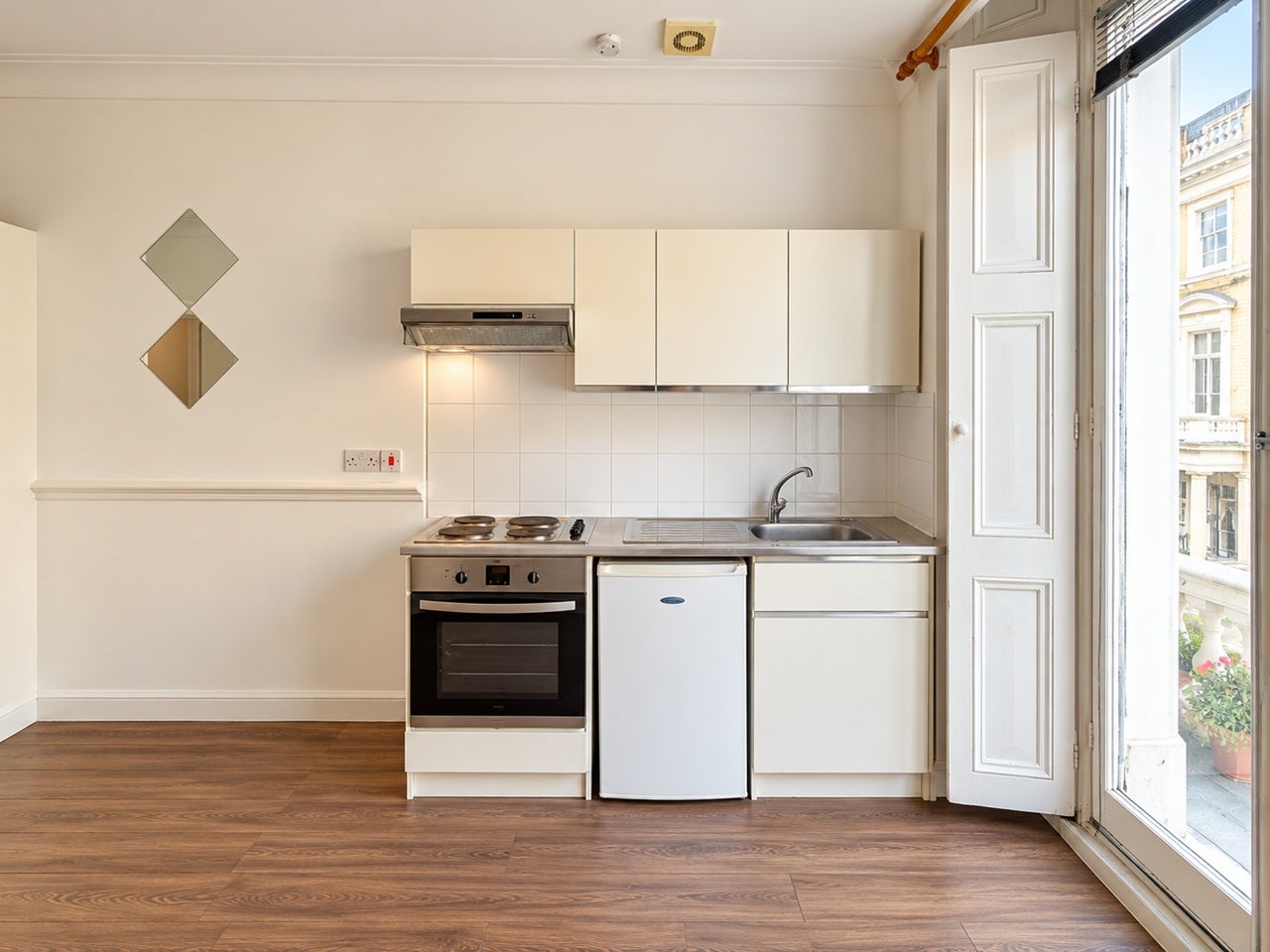 Flat Clanricarde Gardens in Greater London