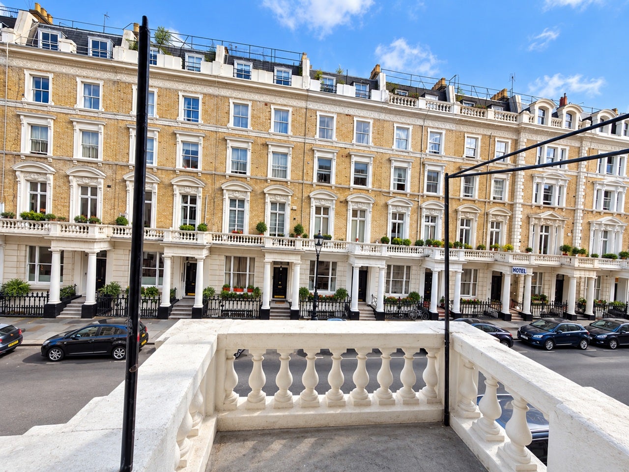 Flat Clanricarde Gardens in Greater London