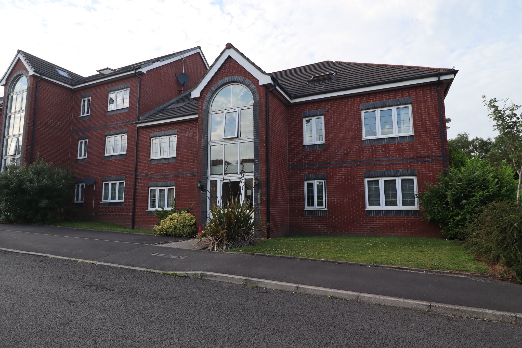 Flat Nightingale Close in Blackburn