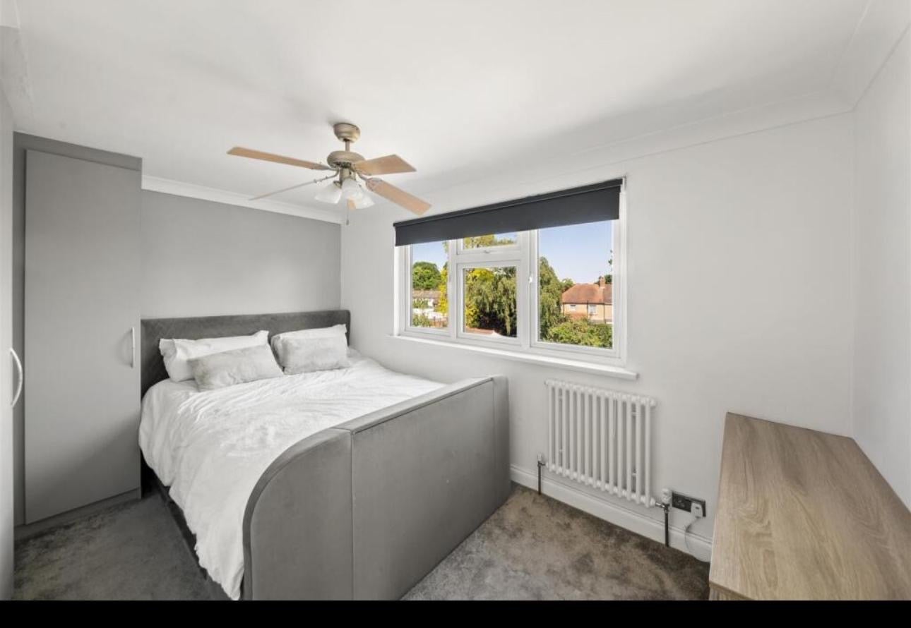 Room Hayes End Drive in Greater London
