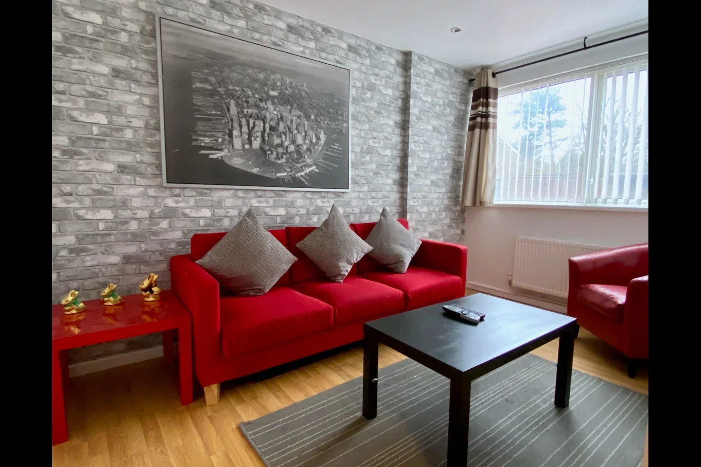 Room Aintree Road in Crawley