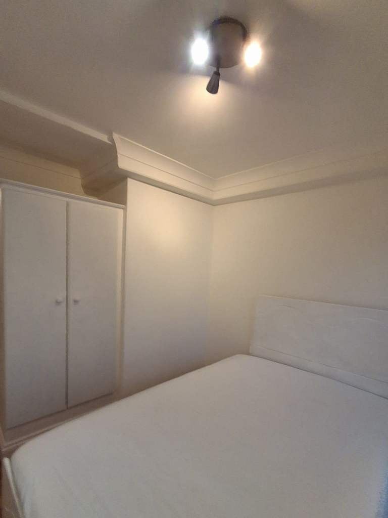 Room Holland Road in Greater London