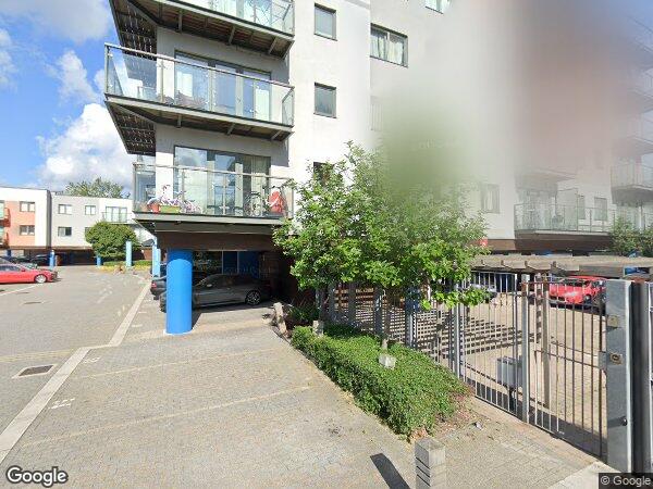 Flat Mast Quay in Greater London