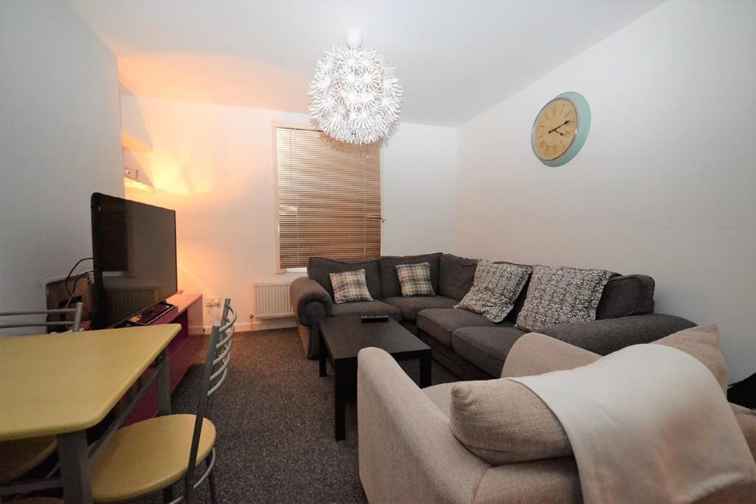 Flat Nettleton Road in Gloucester