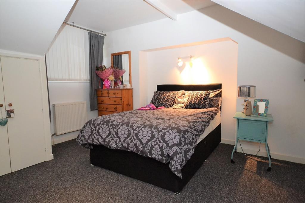 Flat Nettleton Road in Gloucester