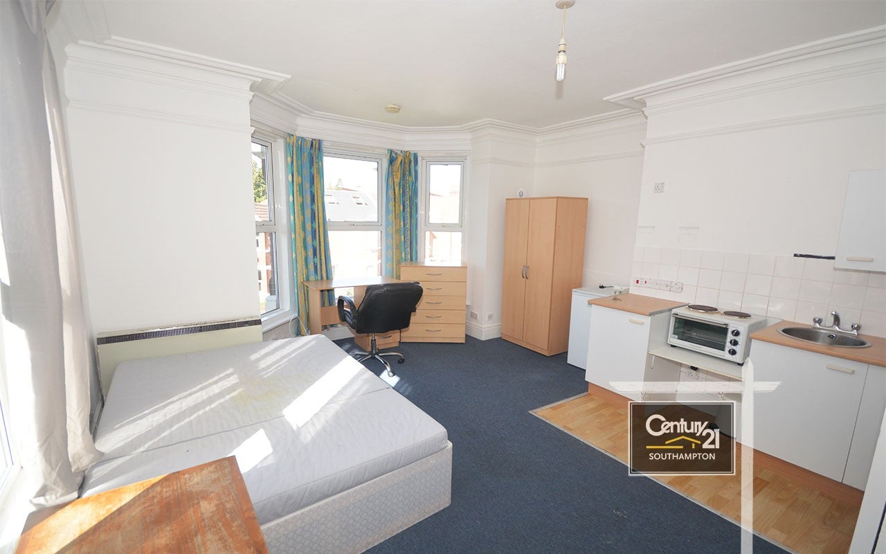 Flat Portswood Road in Southampton