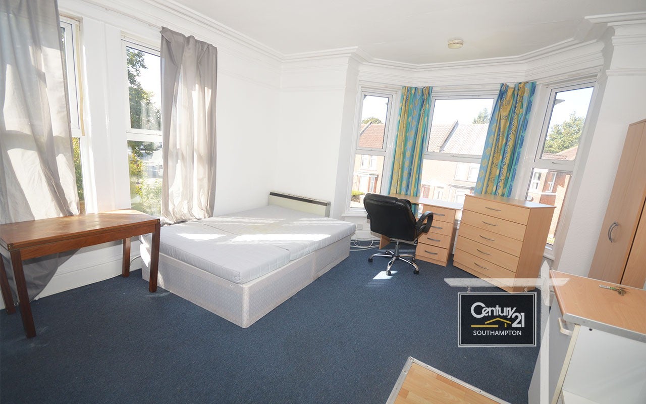 Flat Portswood Road in Southampton