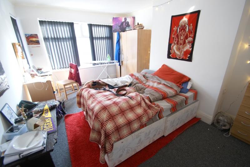Room Mayville Avenue in Leeds