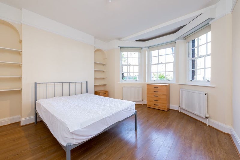 Flat Parkhurst Court in Greater London