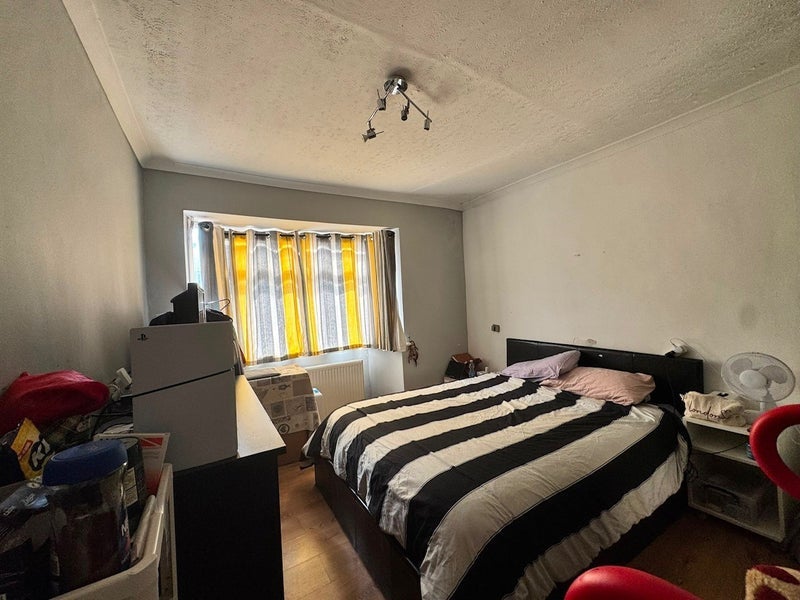 Room Kingsdown Avenue in Greater London