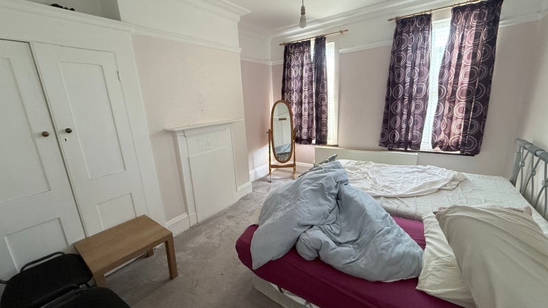 Room Semley Road in Greater London