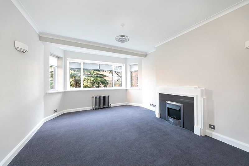 Flat Upper Richmond Road West in Greater London