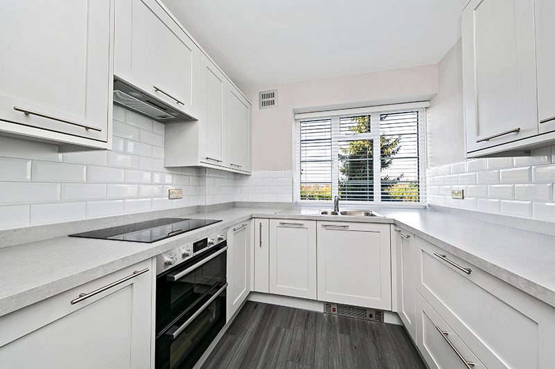 Flat Upper Richmond Road West in Greater London