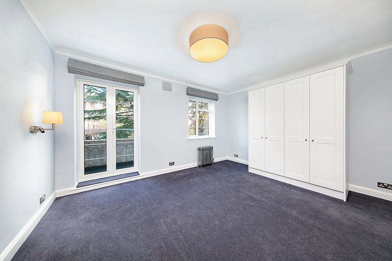 Flat Upper Richmond Road West in Greater London
