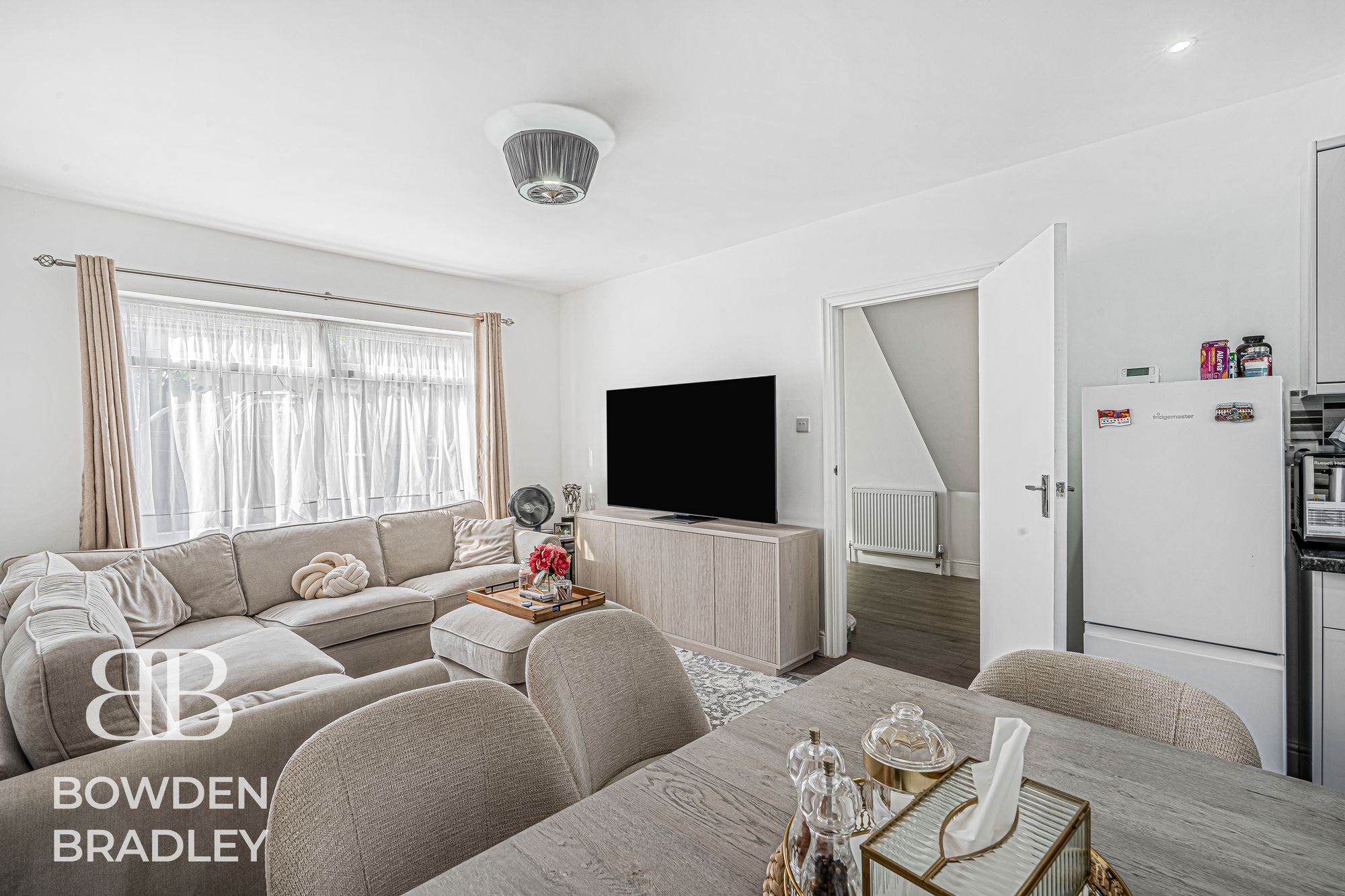 Flat Gaysham Avenue in Greater London