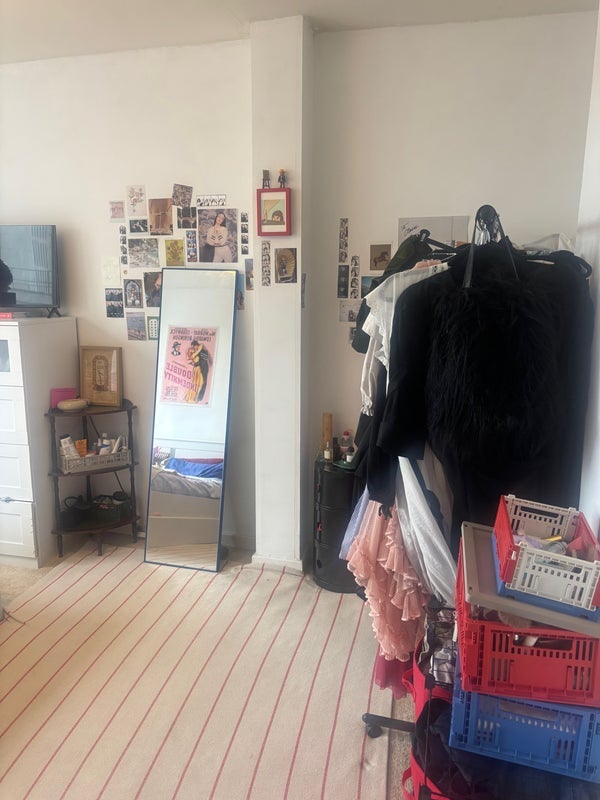Room Hare Walk in Greater London