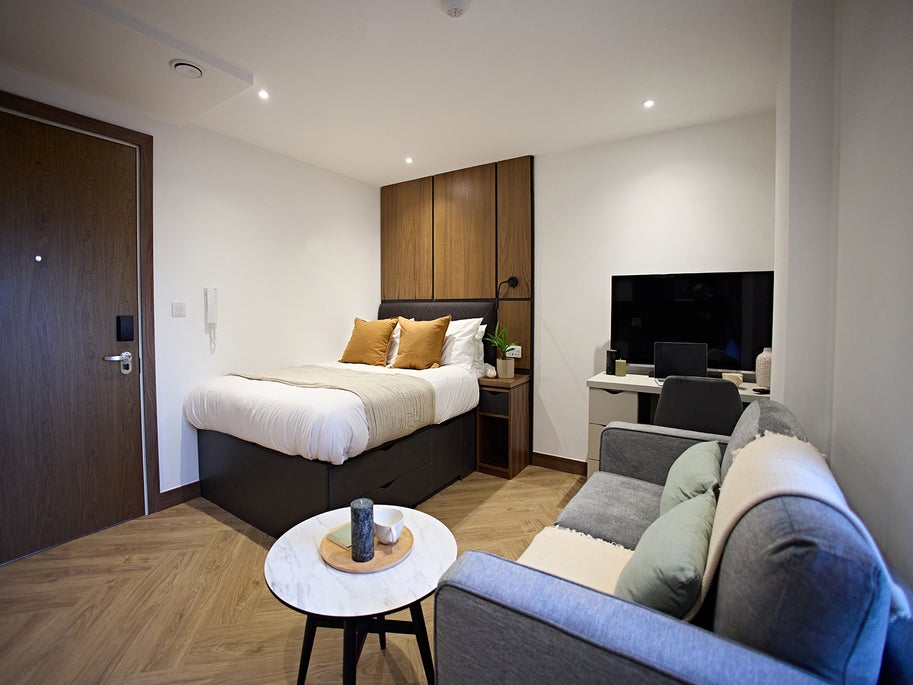 Flat Wade Lane in Leeds