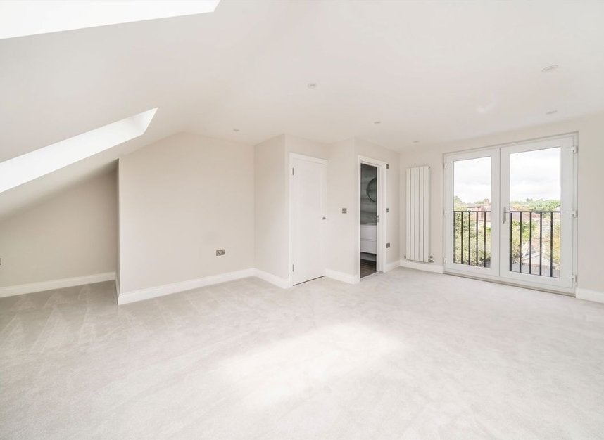 House Beresford Avenue in Greater London