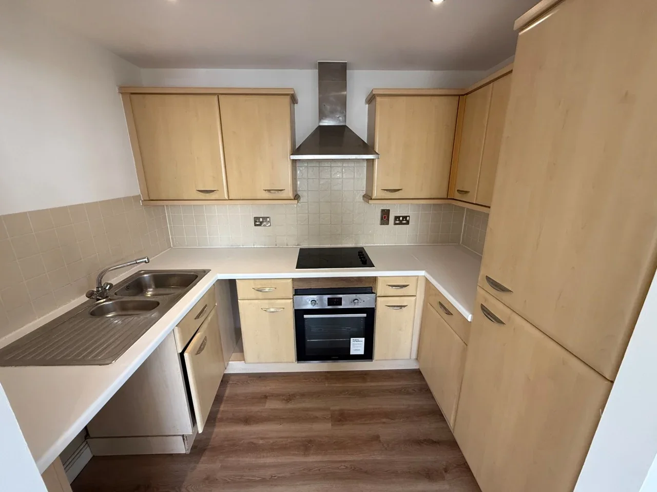 Flat Magdalene Gardens in Greater London