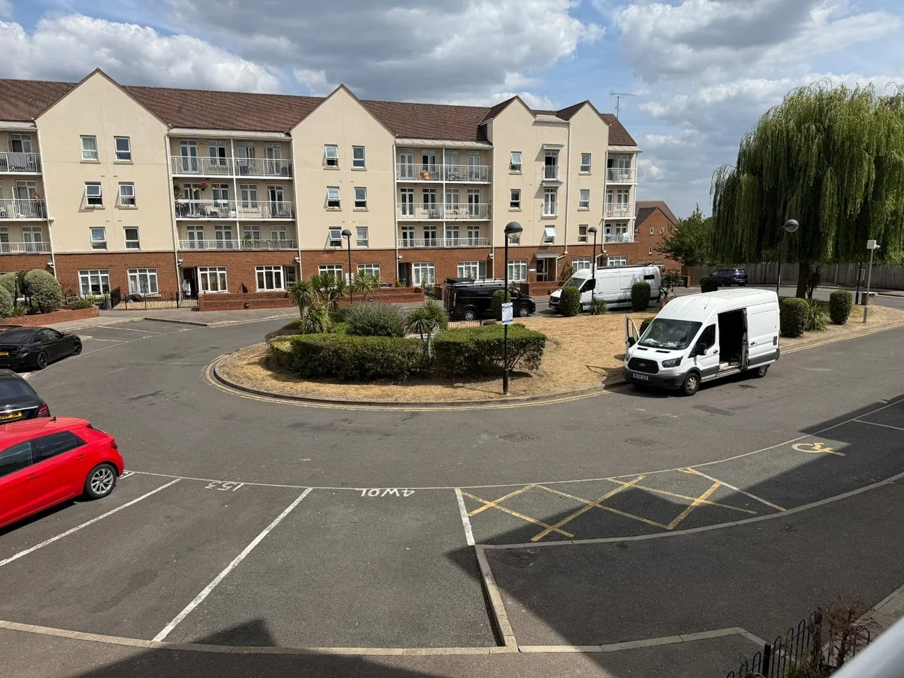 Flat Magdalene Gardens in Greater London