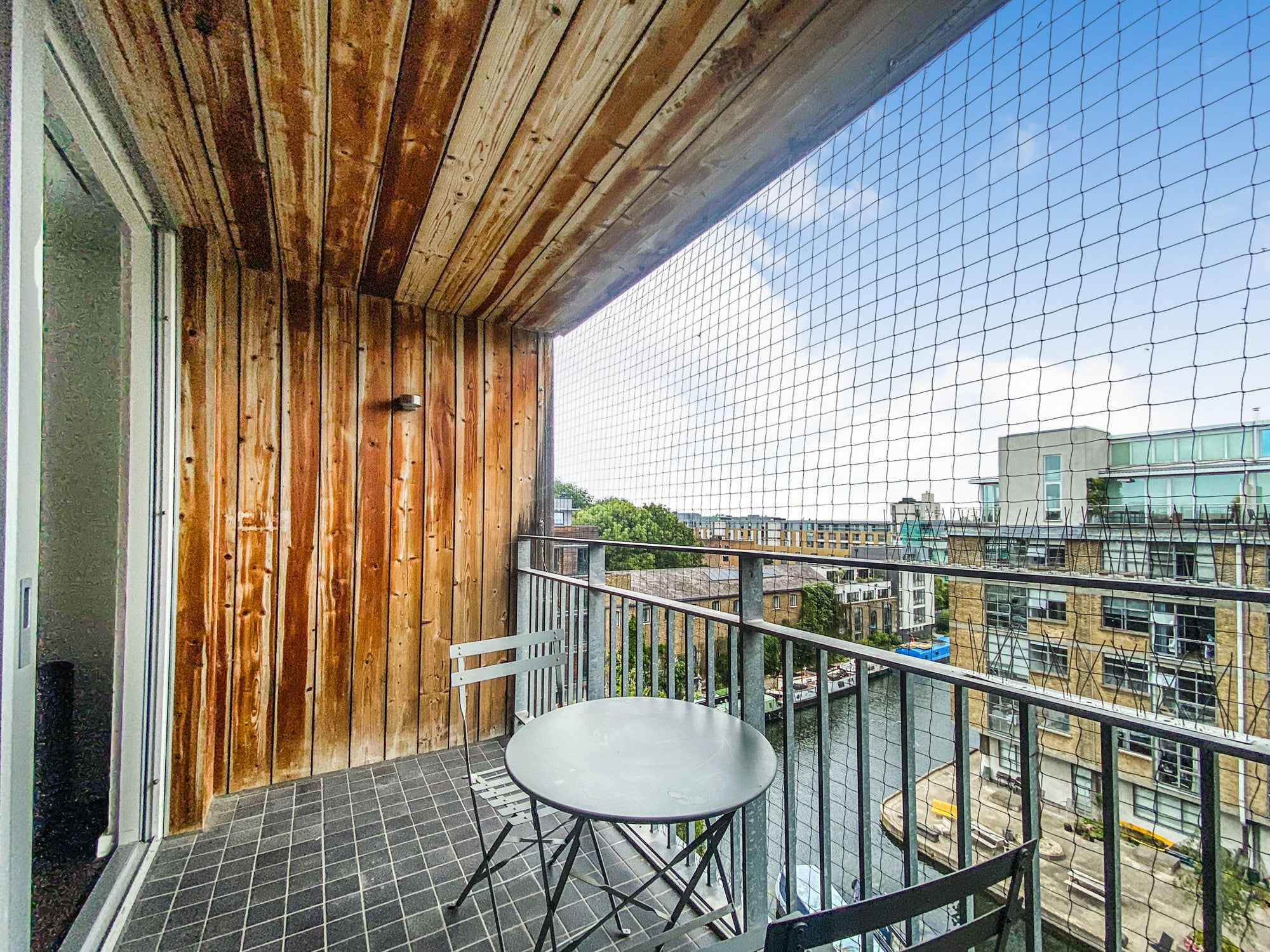 Flat Grand Junction Wharf in Greater London