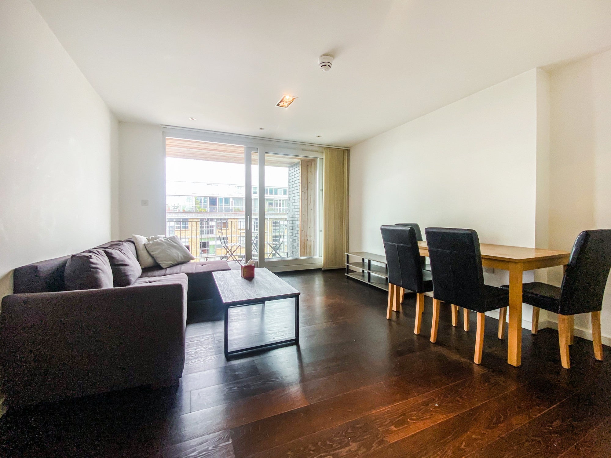 Flat Grand Junction Wharf in Greater London