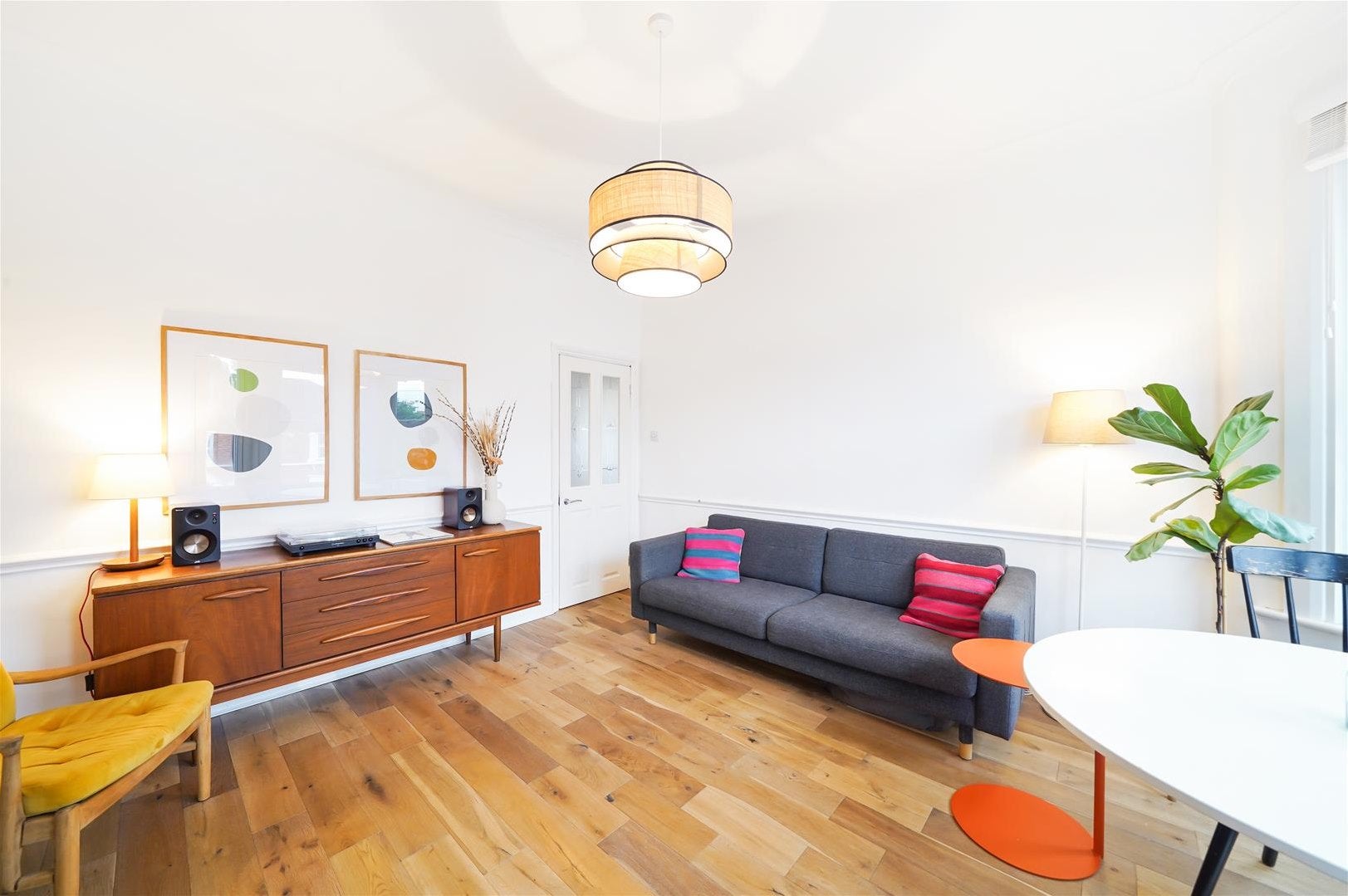 Flat Birkhall Road in Greater London