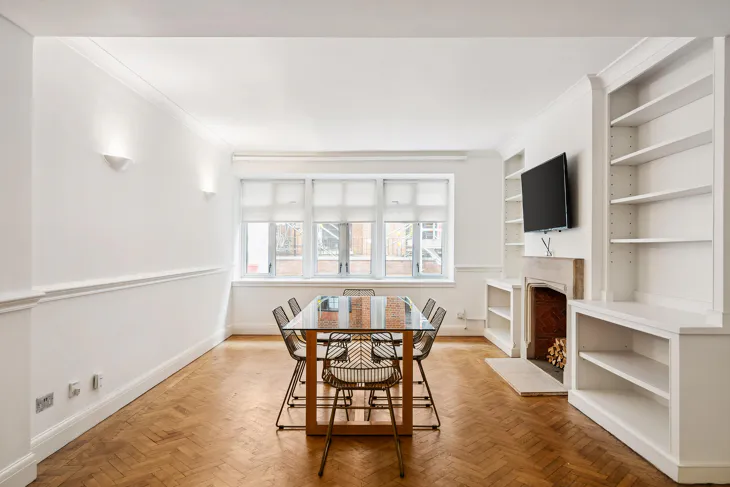 Flat Cavendish Mews North in City of Westminster