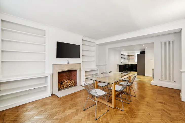 Flat Cavendish Mews North in City of Westminster
