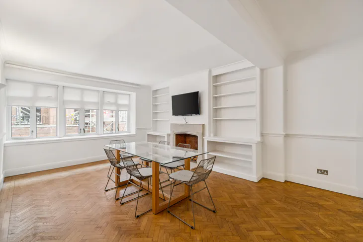 Flat Cavendish Mews North in City of Westminster