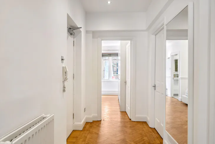 Flat Cavendish Mews North in City of Westminster