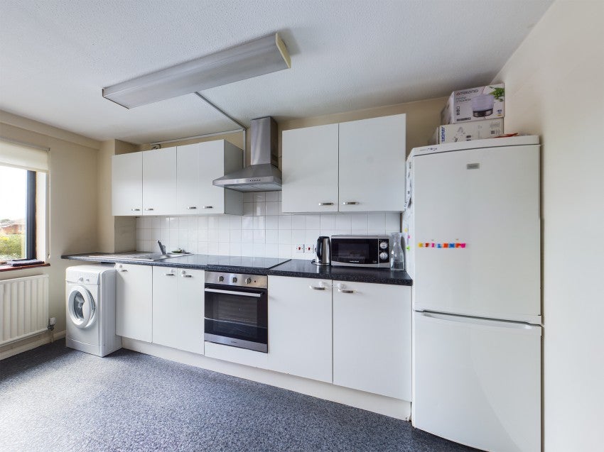 Flat Deane Avenue in Greater London