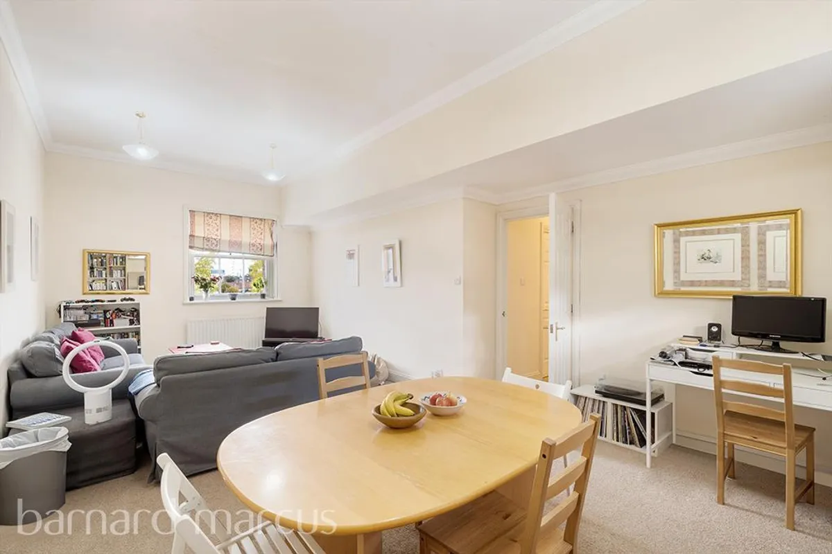 Flat Kennington Lane in Greater London