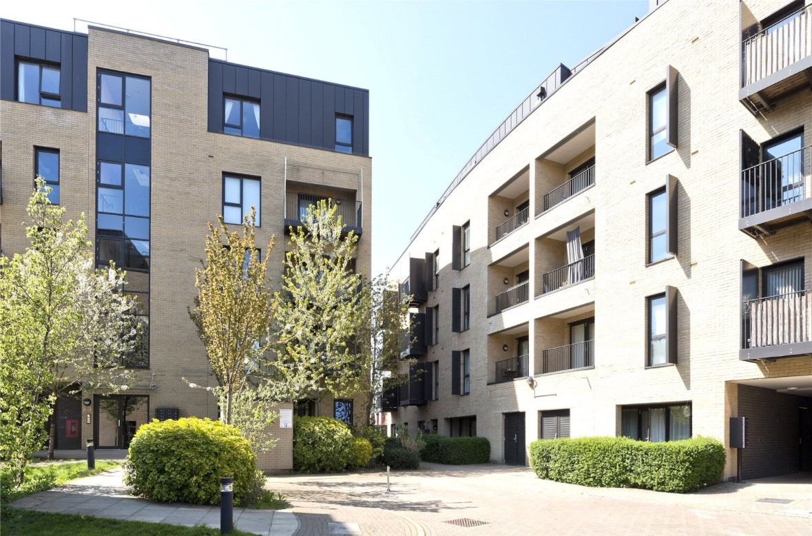 Flat Newman Close in Greater London
