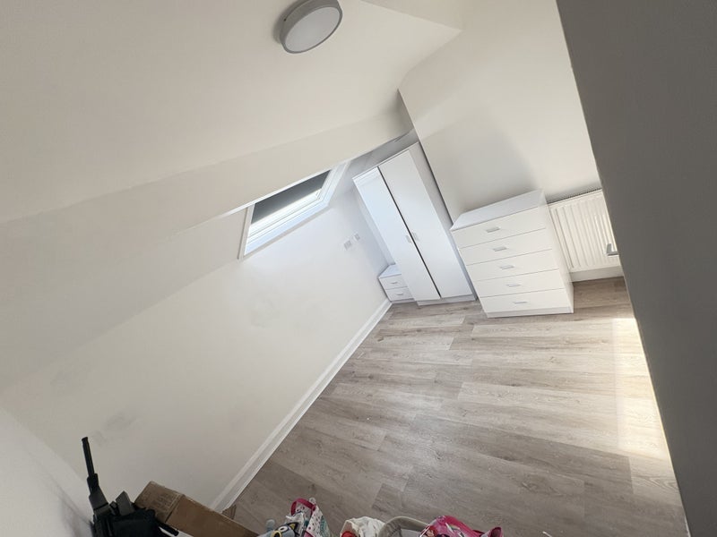 Room Dronfield Road in Salford